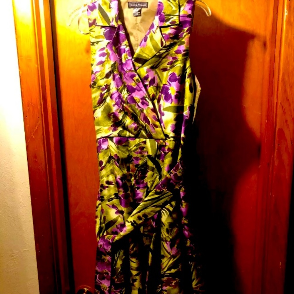 Jessica Howard Multicolored Floral Sleeveless Dress. Size 10